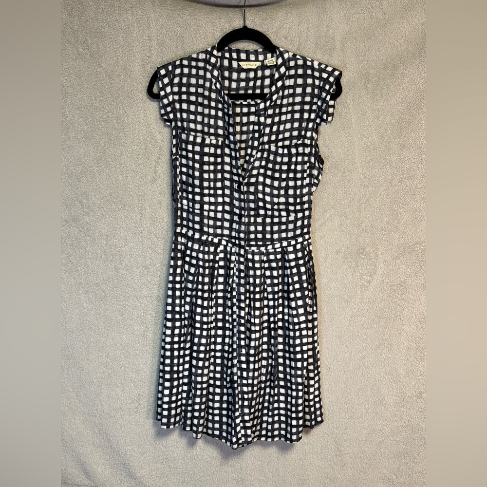 11-1 Tylho (size M) black and white, silk, checkered button-up dress